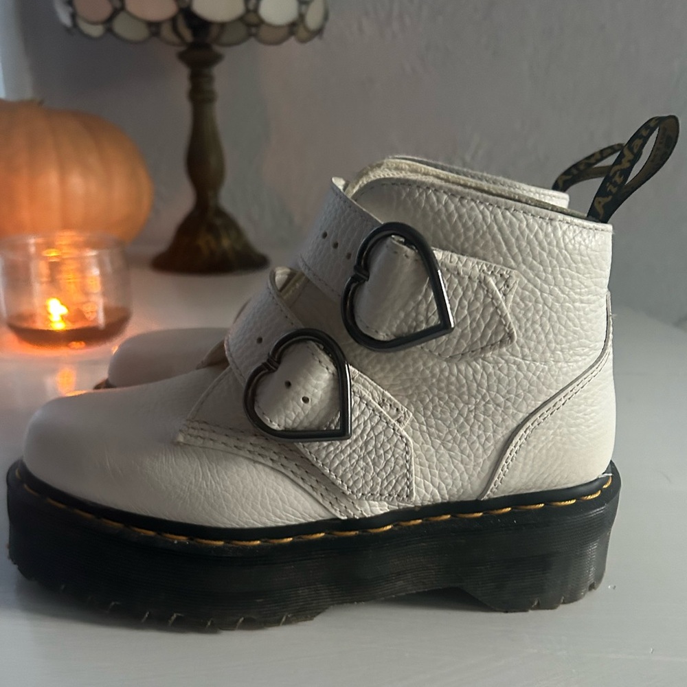 Dr Martens Devon Heart boots